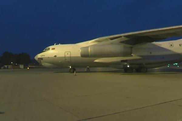 STIGLA NOVA POMOĆ IZ KINE: Sleteo avion sa medicinskom opremom
