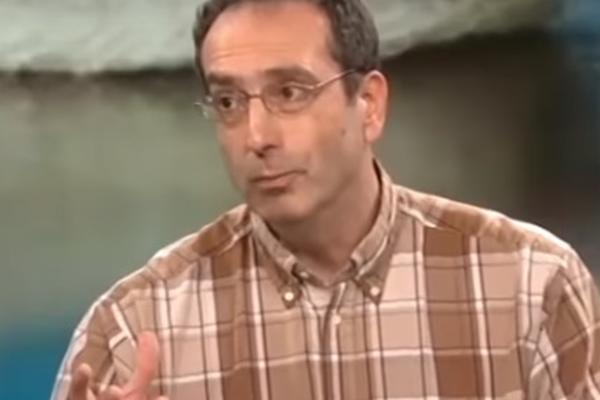 SRPSKI IMUNOLOG KOME LJUDI VERUJU UPOZORIO SVE: Pluća se ispune tečnošću i razara se tkivo! (VIDEO)