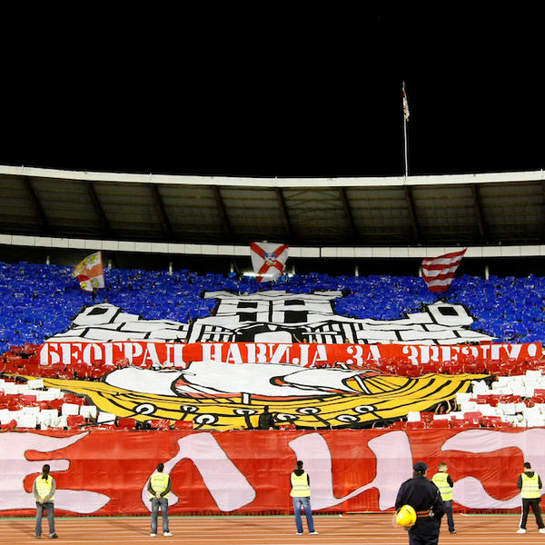 ONKOLOGIJA U BEOGRADU JE CELA CRVENO-BELA: Ovaj doktor je oduševio sve Delije! (FOTO)