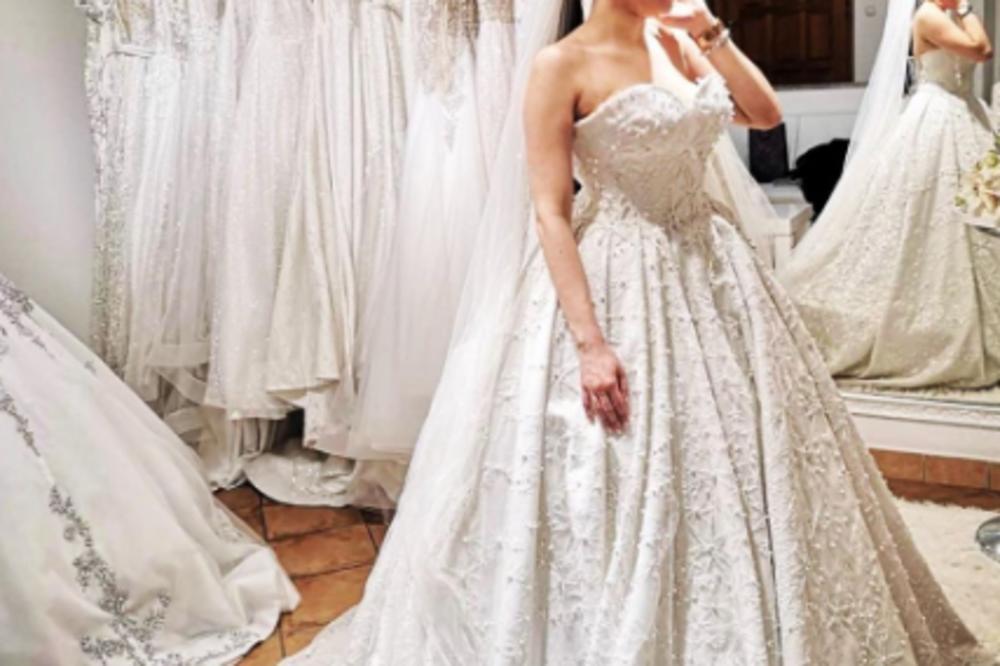 ZVEZDA GRANDA ODLUČILA DA POKAŽE KAKO IZGLEDA U VENČANICI UPRKOS VANREDNOM STANJU: Izazvala lavinu komentara!