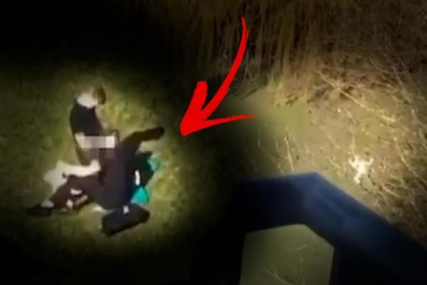 ORALNO GA ZADOVOLJAVALA USRED POLICIJSKOG ČASA: Isplivale slike, vidi se apsolutno sve! (FOTO)