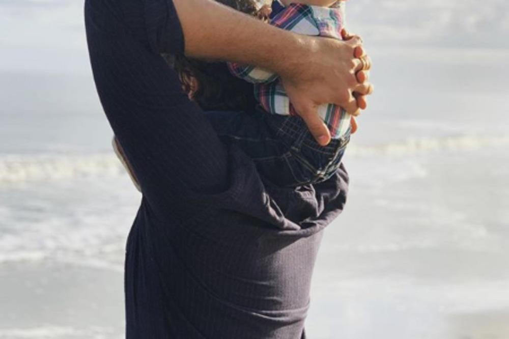 DANIMA MU JE BILO LOŠE, NEDELJU DANA NIJE ZNAO DA JE KORONAVIRUS: Oglasila se supruga glumca, boji se da će umreti!