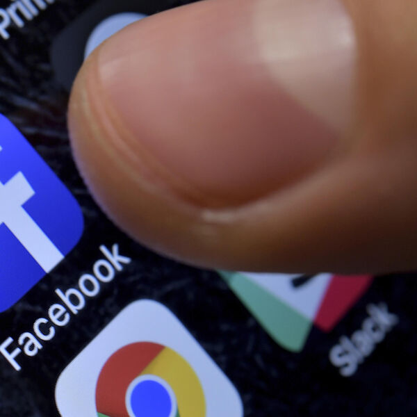 OGLASIO SE ŠEF TEHNIČKOG ODSEKA FEJSBUKA: Otkrio šta je PROBLEM!