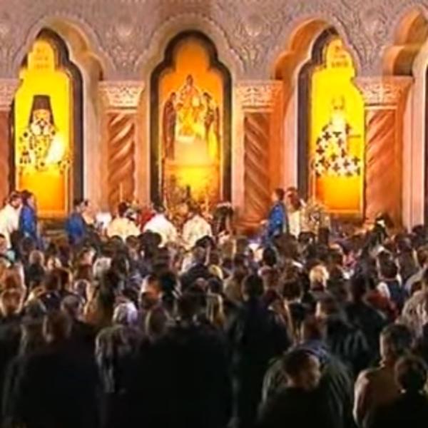 ZABRANITI LITURGIJU ZA VREME VASKRŠNJEG POSTA ILI NE? Šta vi mislite? Lome se koplja, ljudi samo što ne zarate