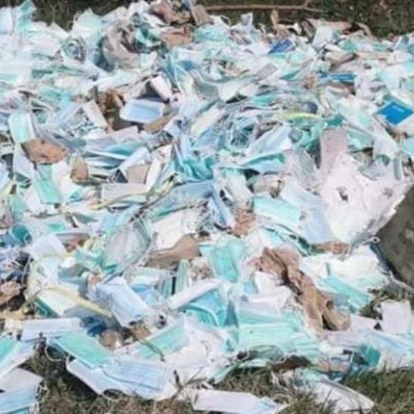 PA OVO JE DA NE POVERUJEŠ! Dok ljudi čekaju u redovima ispred apoteka, kod Čelareva bačeno na hiljade maski (FOTO)
