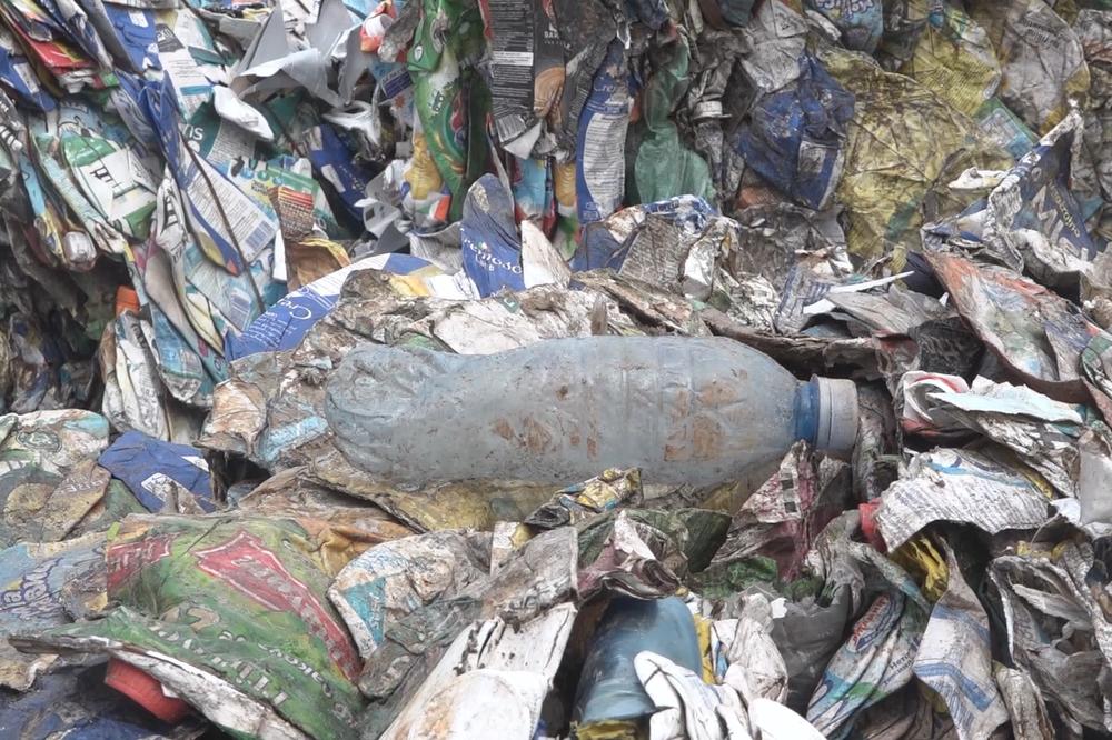 SRBI, DA ZNATE, KO HOĆE, MOŽE DA ZARADI I NA OTPADU: Kamioni smeća dnevno se prerađuju u gotov proizvod (FOTO)