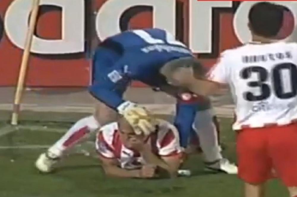 SOLUNSKI FRONT: Navijači PAOK-a gađali flašama Predraga Đorđevića, saigrači mu jedva spasili živu glavu!