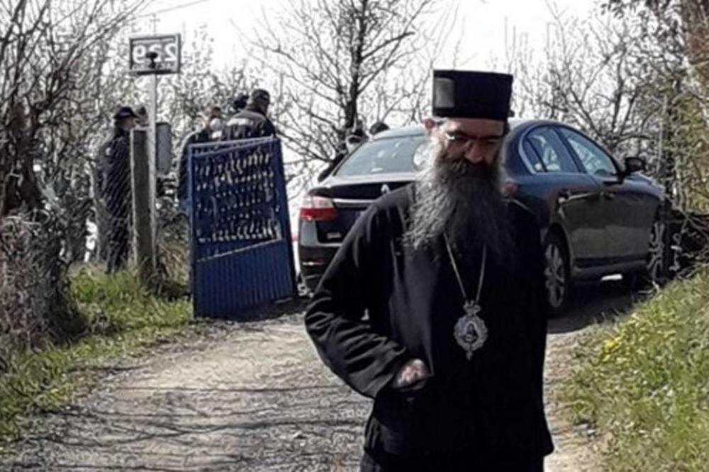 PRVO HAPŠENJE ZBOG VERNIKA NA LITURGIJI! Vladika Naum u Barajevu okupio mnogo više vernika nego što je propisano