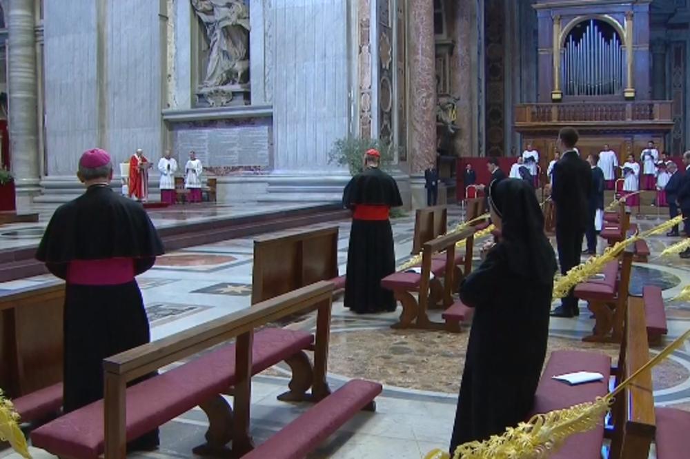 BEZ PRISUSTVA VERNIKA: Papa Franja služio misu na praznik Cveti (VIDEO)