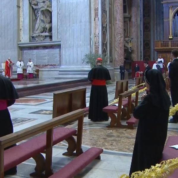 BEZ PRISUSTVA VERNIKA: Papa Franja služio misu na praznik Cveti (VIDEO)