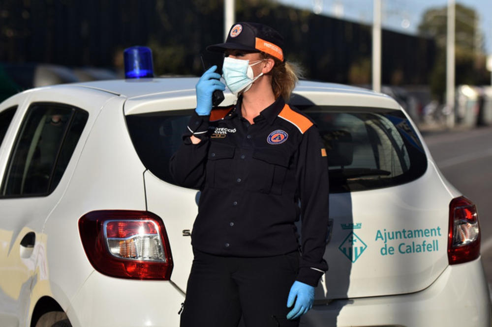 DEVOJKA (18) PLANIRALA TERORISTIČKI NAPAD U FRANCUSKOJ: Tokom pretresa u kući našli fotografiju ubijenog profesora