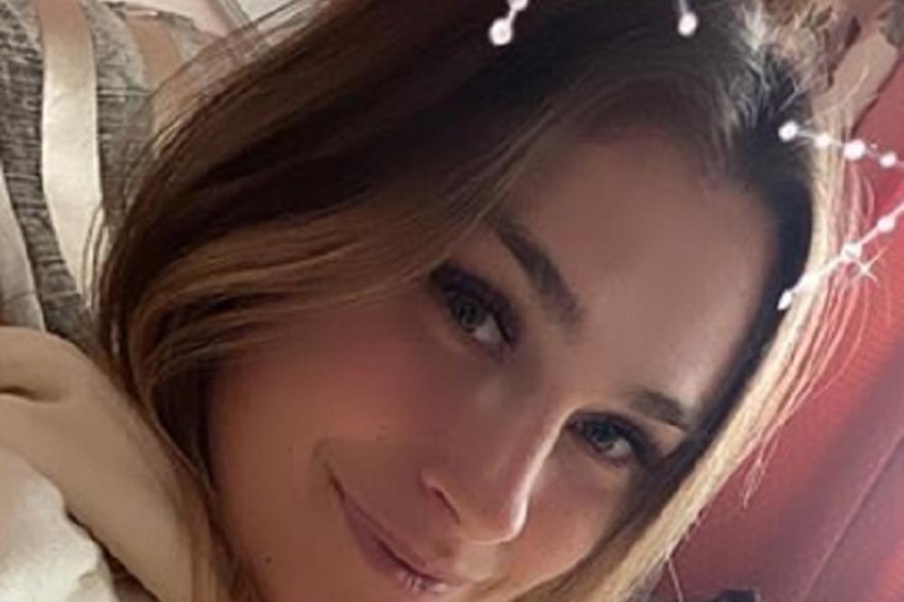 SLAVNA TENISERKA SE POTPUNO SKINULA, PA OKAČILA FOTKU: Izgleda da je njoj baš dosadno u karantinu!