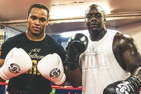 KORONAVIRUS MU UZEO DVA ČLANA PORODICE: Velika tragedija zadesila poznatog boksera, i on je pozitivan na COVID-19!