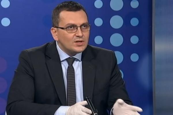 NAJVEĆI SRPSKI STRUČNJAK ZA LEKOVE GOVORI O KORONI: Njegove savete treba SVI DA POSLUŠAMO!