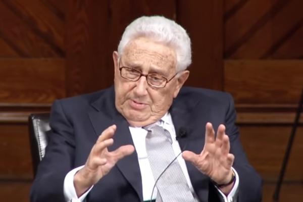 USRED PANDEMIJE KORONE OGLASIO SE I ČOVEK KOJI JE STVARAO SVET KAKAV ZNAMO: Mnoge države uskoro čeka PROPAST!