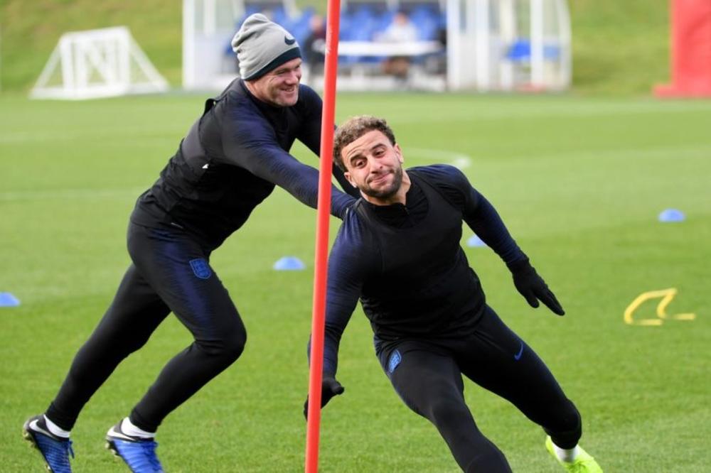 KAJL VOKER OPET UHVAĆEN U KRŠENJU IZOLACIJE: A s njim je sada bio i Vejn Runi! Policija ih uhvatila na gomili!