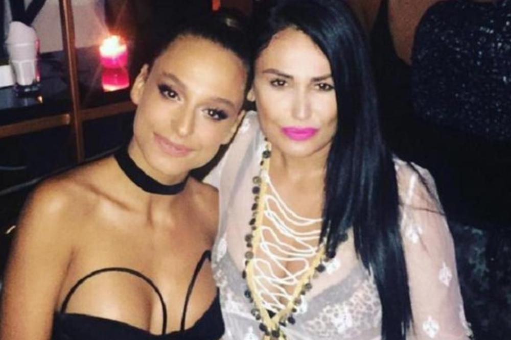 INDI I EDITU ARADINOVIĆ SVI ZNAJU, A EVO KAKO IZGLEDA NJIHOVA 3 SESTRA: Kakva lepotica, nije ni čudo što je kriju!