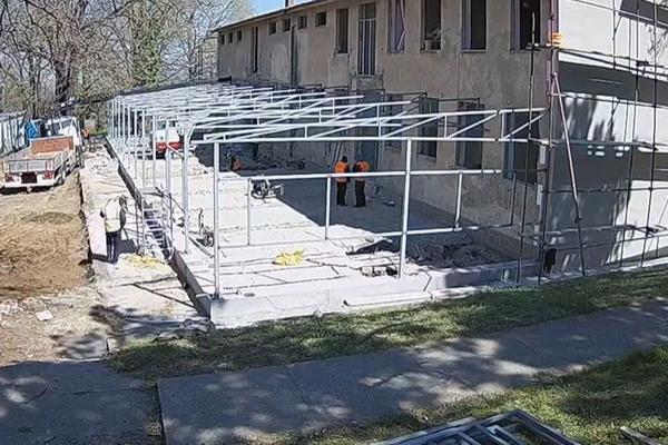 GLEDAJTE UŽIVO KAKO SE GRADI NOVA BOLNICA ZA KORONU! Radnici rade 24 sata dnevno! (LIVESTREAM)