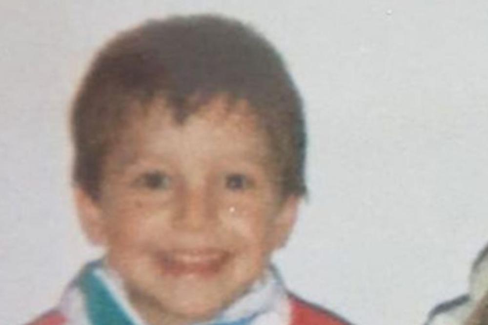 PREPOZNAJETE LI MALOG ŠMEKERA SA SLIKE? Danas je zvezda sporta, Srbija ga obožava, a devojke odlepljuju za njim!