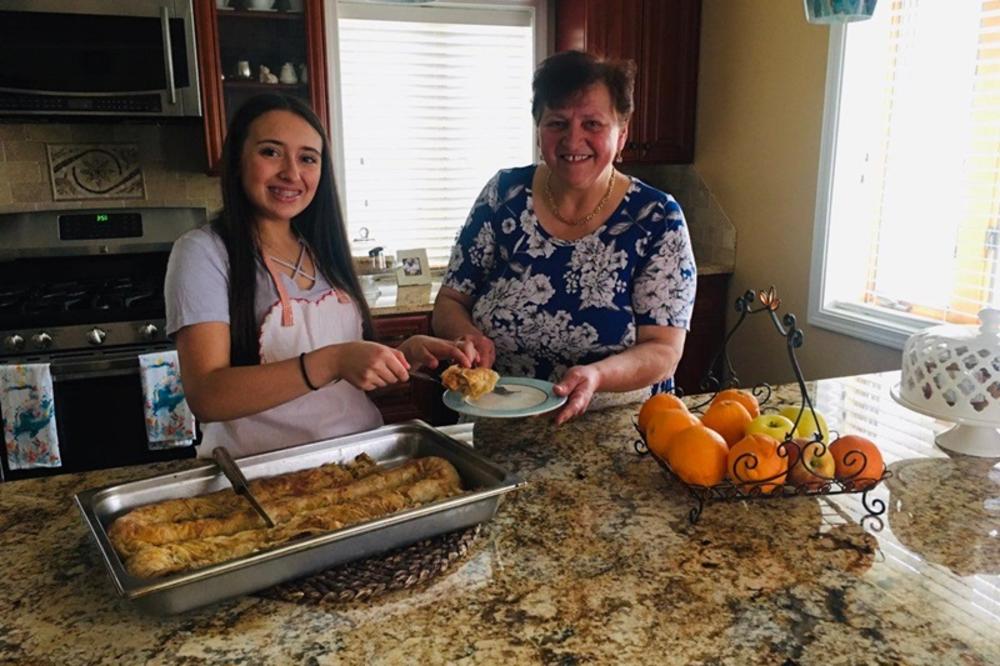 ZBOG EPIDEMIJE KORONE VESNA JE MORALA DA OSTANE U AMERICI: Sad tamo mesi PITE ZA GINISA, naši ljudi uživaju u njima