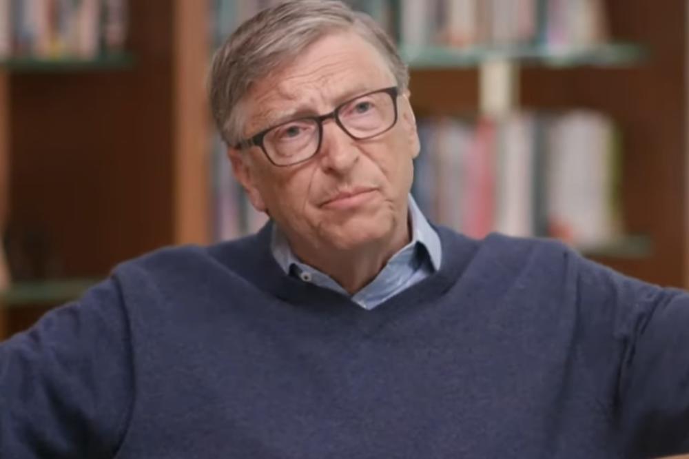 BIL GEJTS PRIMIO DRUGU DOZU VAKCINE I NAJAVIO šta bi moglo da se desi na LETO