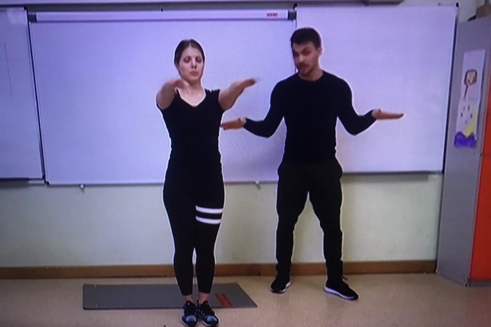 ZBOG OVOG NASTAVNIKA SVE SRPSKE MAJKE RADE FIZIČKO SA DECOM: Pogledajte ga samo, SVI PRIČAJU O NJEMU (VIDEO)