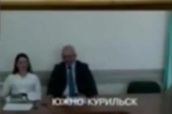 GRADONAČELNIČE, STOKO JEDNA, GDE SI MLADOJ DAMI STAVIO RUKU?! Rusija u šoku posle objavljivanja snimka! (VIDEO)