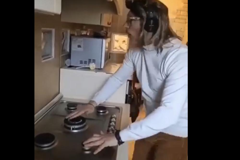 AKO VAM JE DOSADNO U KARANTINU OVO OBAVEZNO MORATE DA POGLEDATE: Tip ima urnebesne predloge (VIDEO)