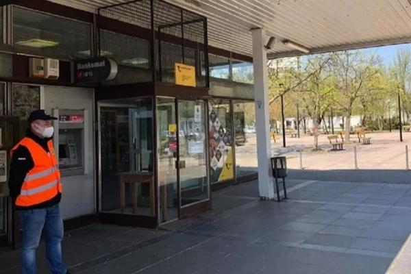 OBOLELA ŽENA UŠLA U POŠTU I PLATILA RAČUNE: Kad je saopštila da ima koronu nastao je haos!