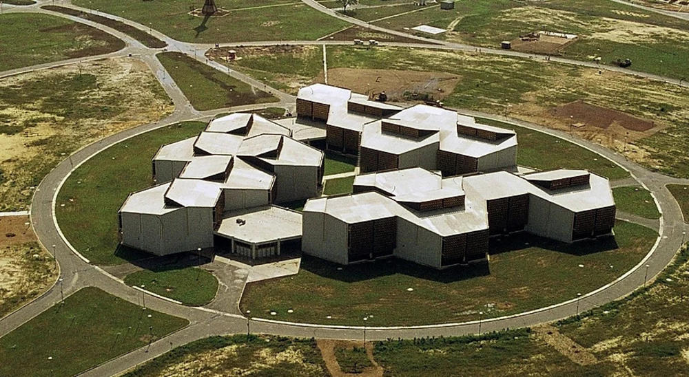 Sajamski kompleks u Lagosu, Nigerija, arhitekte Zoran Bojović, with Predrag Ðaković, Milorad Cvijić i Ljiljana Bojović, 1974-77'