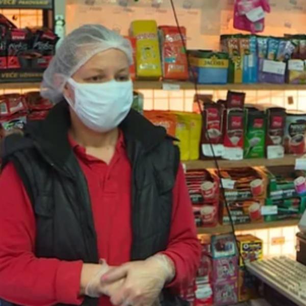 MAJA RADI U KOTEŽU U PRODAVNICI: Pomaže starima koji NE SMEJU NAPOLJE, uvek ih zove sa 1 ISTOM REČENICOM