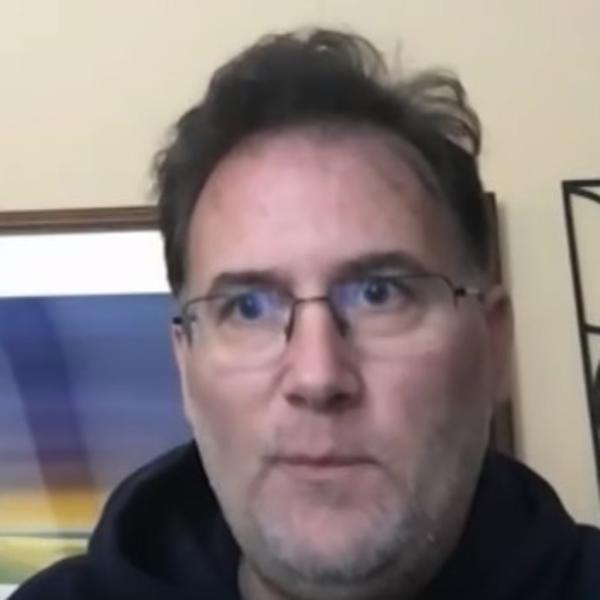 17 DANA JE PROVEO NA RESPIRATORU: Iako ima 43 godine teško je oboleo, spasio ga je ovaj lek! (VIDEO)