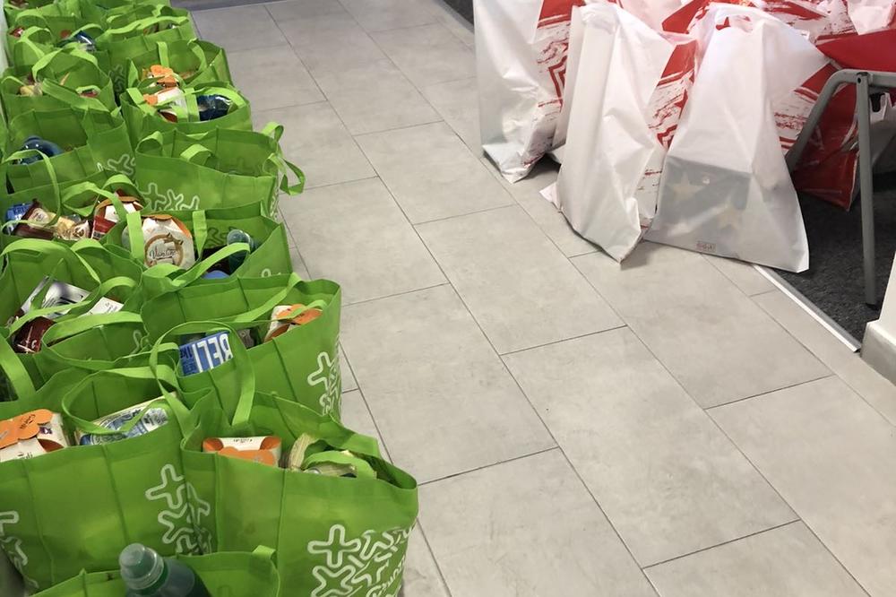 Mozzart i Zvezda obezbedili dve tone paketa za najugroženije