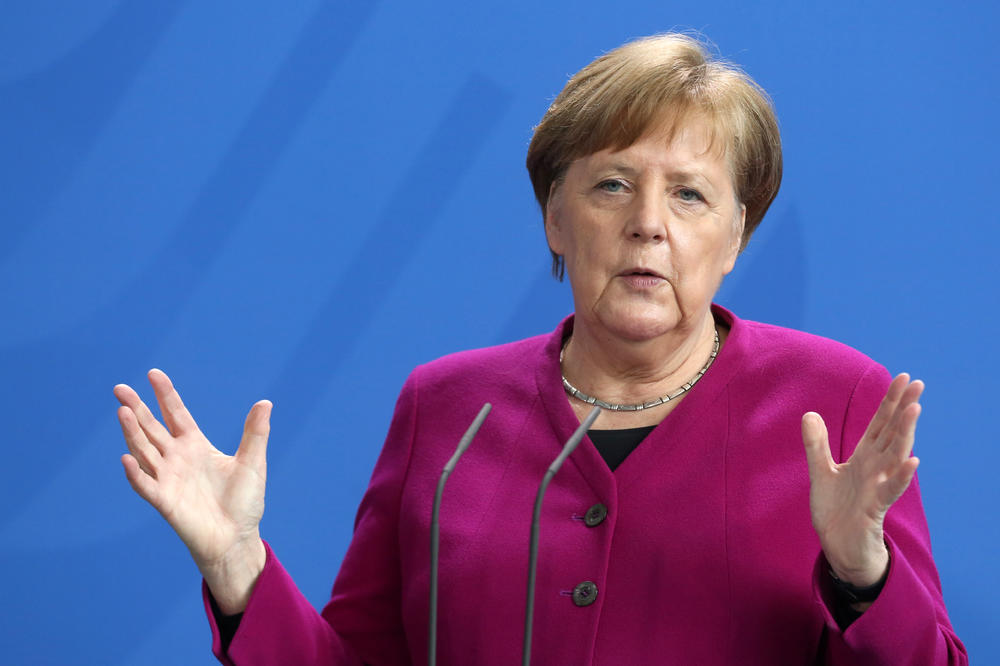 BUNDESLIGA SE VRAĆA PRVA: Angela Merkel rekla da fudbal može da se igra!