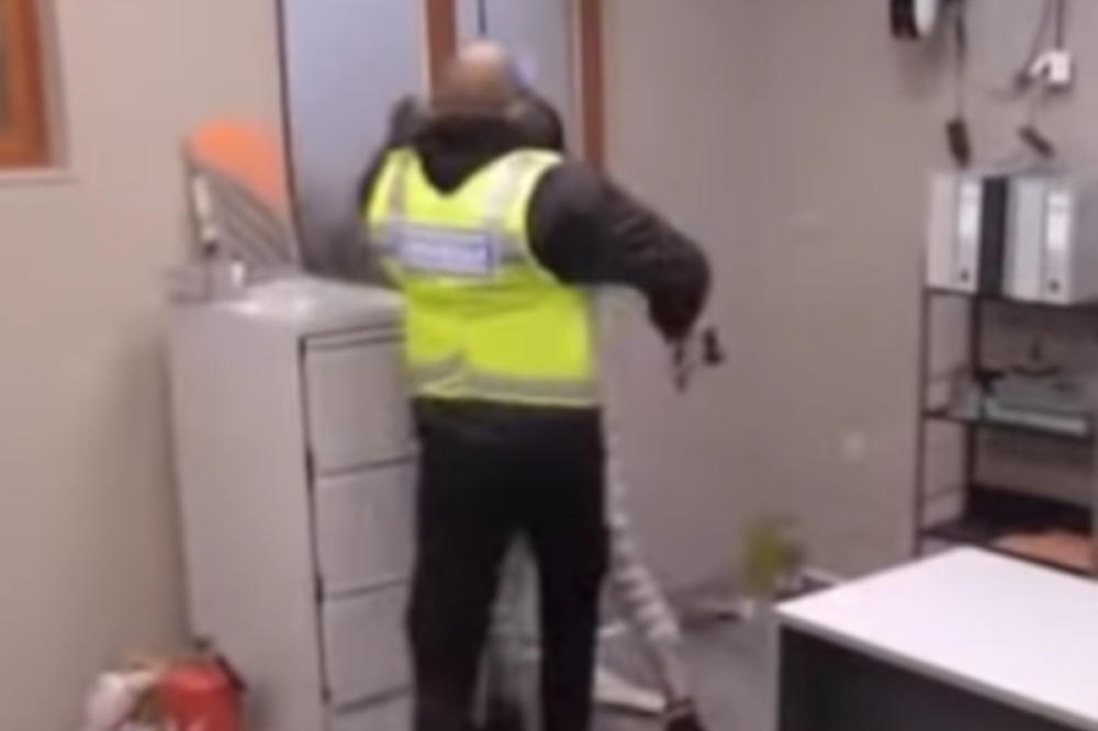 OBEZBEĐENJE ODMAH ULETELO U ZADRUGU! Učesnice se čupale i vukle, odzvanjali JEZIVI KRICI! (VIDEO)