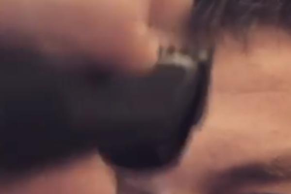 NAŠ POZNATI PEVAČ VIŠE NIJE MOGAO DA IZDRŽI! Uzeo mašinicu i krenuo prema glavi, sve je snimio!