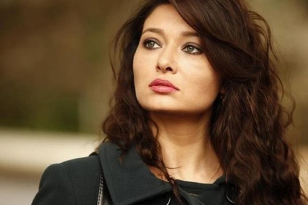 TURSKA GLUMICA DRASTIČNO SMRŠALA, NE LIČI VIŠE UOPŠTE NA SEBE: Ovako sultanija izgleda nakon botoksa i dijete!