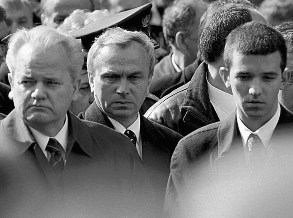 Slobodan Milošević, Jovica Stanišić i Marko Milošević na sahrani Radovana Stojčića Badže