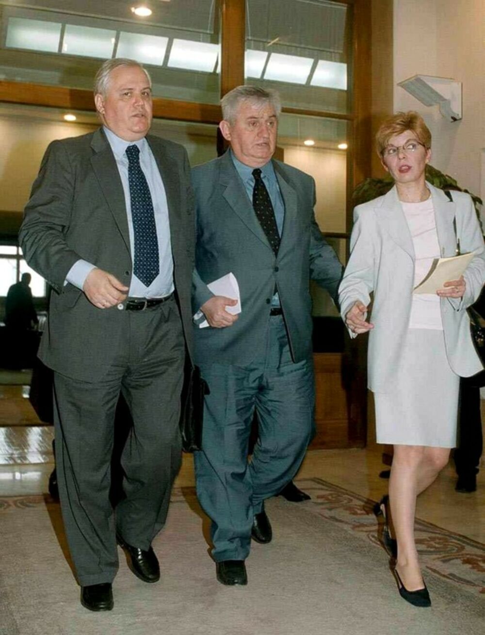 Vlajko Stojiljković (u sredini), Milan Milutinović (levo), Gorica Gajević (desno)