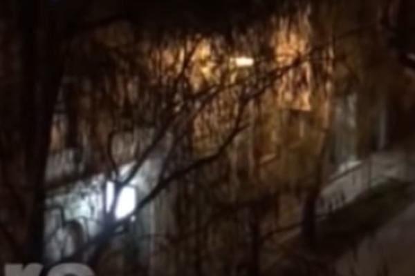 MRKLI MRAK, NIGDE NIKOG, A ONDA GLAS SLAVUJA: Novosađanin svake noći peva komšijama tokom policijskog časa!