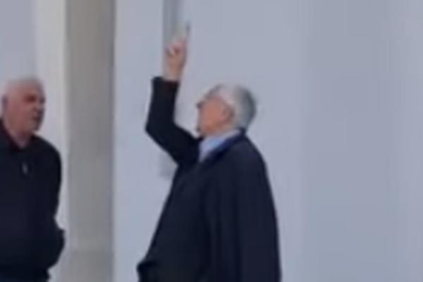 HAOS ISPRED CRKVE NA PRAZNIK: Sveštenik izgovarao najgore uvrede, vernici DIVLJAČKI NAPALI NOVINARE (VIDEO)