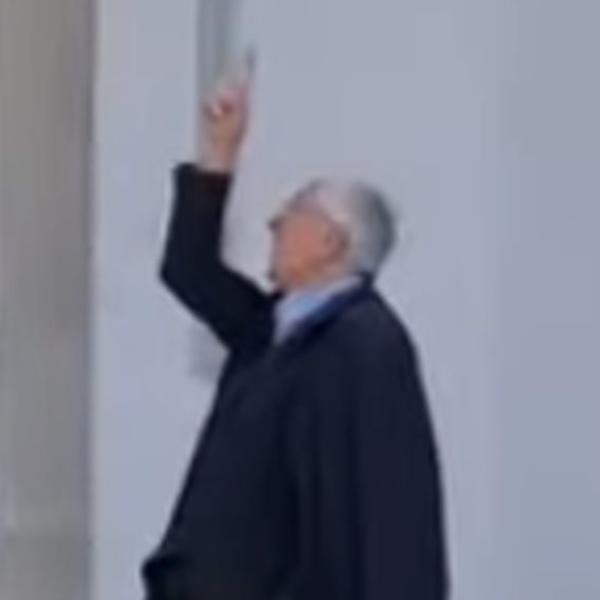 HAOS ISPRED CRKVE NA PRAZNIK: Sveštenik izgovarao najgore uvrede, vernici DIVLJAČKI NAPALI NOVINARE (VIDEO)