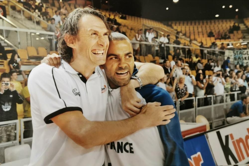 KAD NEMAŠ KOGA, TI POSTAVI BRATA: Toni Parker klupu Asvela poverio najrođenijem!