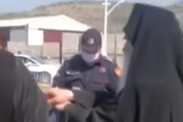 OBJAVLJEN SNIMAK PRIVOĐENJA AMFILOHIJA: Sve se vidi i čuje! Postoji i slika iz pritvora! (FOTO) (VIDEO)