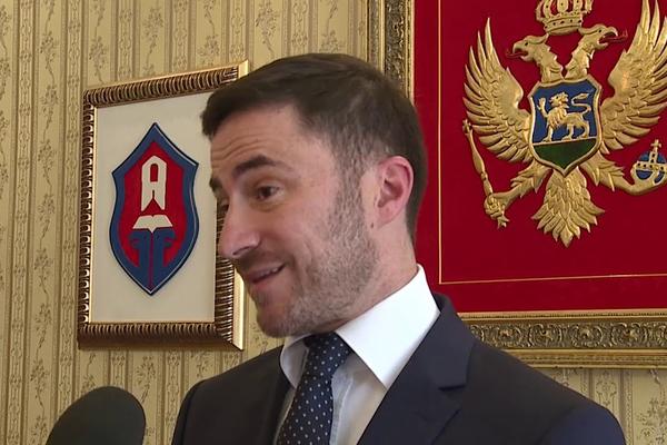 ŠEKSPIR JE TOKOM IZOLACIJE NAPISAO KRALJA ILIRA: Crnogorski ministar kulture se nalupetao kao blesav