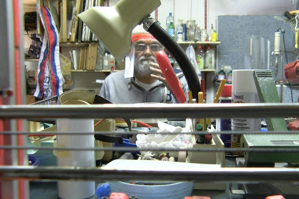 JOŠ JEDAN HUMAN GEST U SOMBORU: Donacija 400 vizira za medicinske radnike