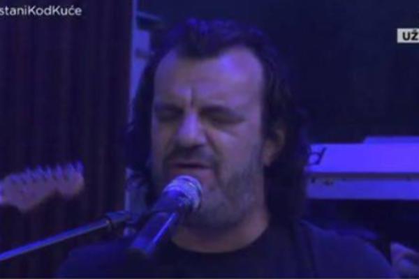 LUKAS PEVA ZA CELU SRBIJU, ALI NIKO NE ZNA ŠTA SE DESILO U OVIH 35 MINUTA: Koncert kasnio, ovo se prvo čulo! Haos!