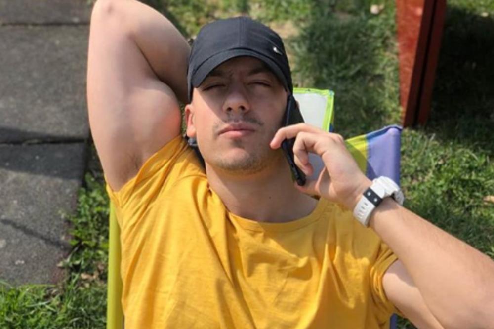 POJAVIO SE SNIMAK HAPŠENJA BAKE PRASETA, POLICIJA GA ODVODI DOK PRIČA NA MOBILNI: Evo šta je Jutjuber izjavio ubrzo