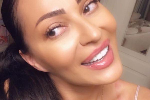 CECA OBJAVILA SVOJU PRVU FOTOGRAFIJU IZ IZOLACIJE: Na slici ona, ali nije sama! Njega nikad nismo videli!