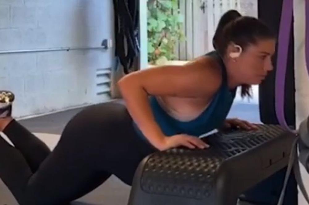 GLEDAMO SNIMAK NAJLEPŠE FUDBALERKE SVETA I NE VERUJEMO: Ženo, zar u devetom mesecu?! Neki osuđuju, neki se dive!